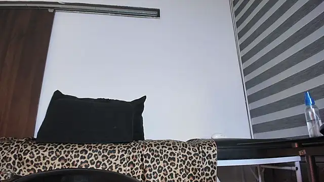 Pamela_Squirtt webcam