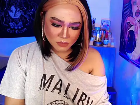 MelindaOnDuty_ webcam