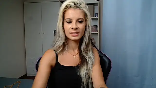 KristineGlow webcam