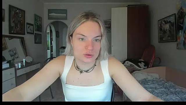 milliKira006 webcam