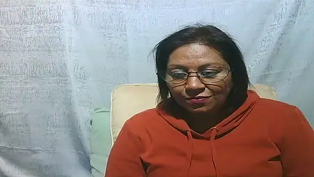 IndianSexyMilf69 webcam
