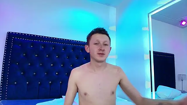Trixy_and_jthiago webcam