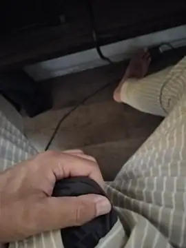 hairy_macho90 webcam