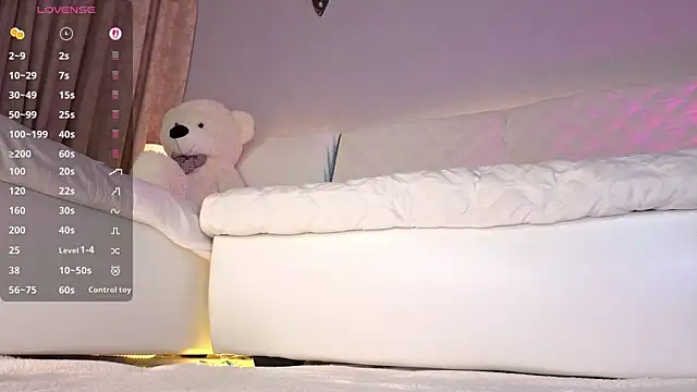 Live webcam thumbnail of Ellijoys featuring #girls and #hd