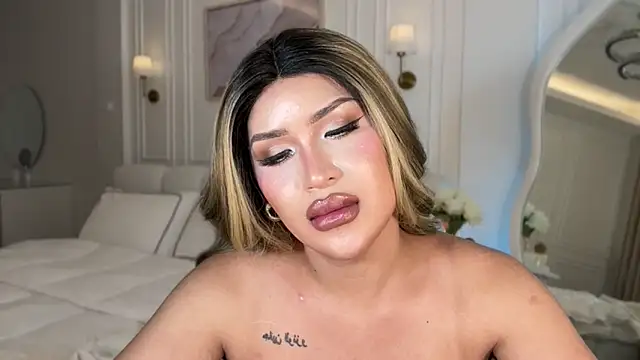 Your_Majesty_Tyra webcam