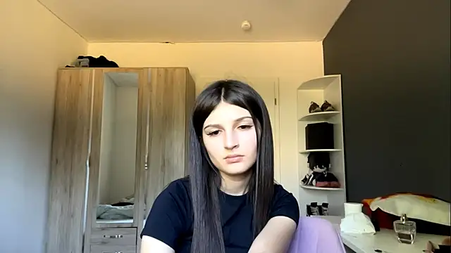 spanishrooter (F teen) - tease you with my butt