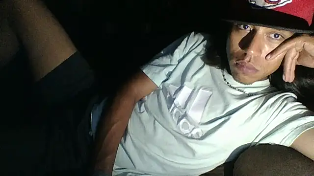 AlexAlejandro13 webcam