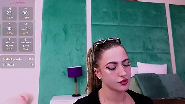 LucyLextonX webcam