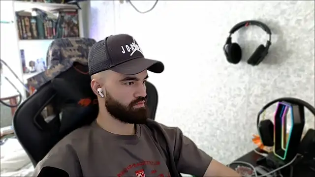 _Serious_Man webcam