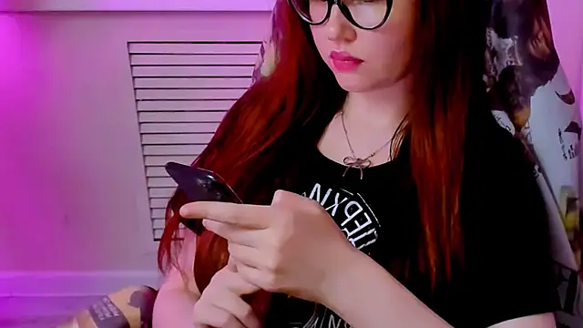 CarolGiggly live sex cam