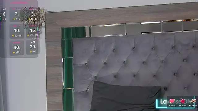 Lorehottie webcam