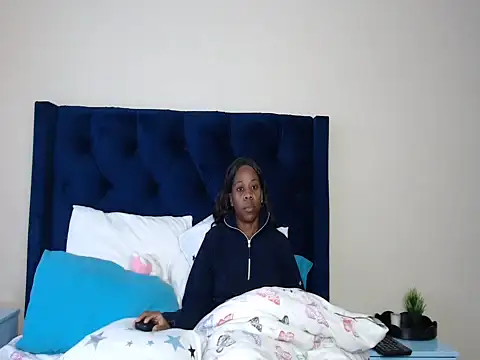 QUEENMANDYY webcam
