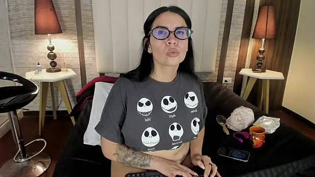 Hannah_Cross webcam