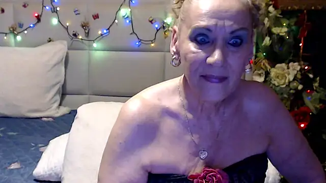 HappyWomanOn webcam