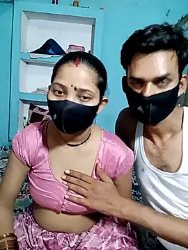 RoyalDesiCouple webcam
