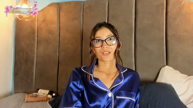 Luna_honey9 webcam