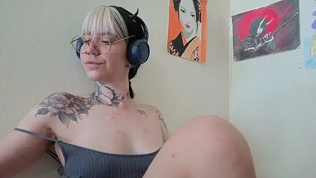 Dirty_Pink live cam on StripChat