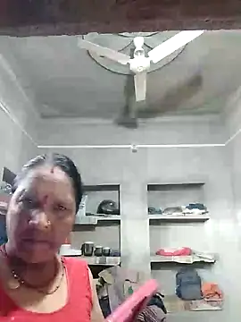 Loomaraj live cam on StripChat