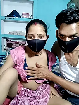 RoyalDesiCouple webcam