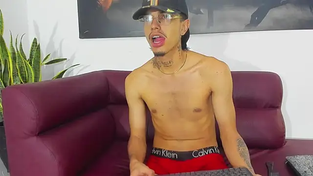 Tyson_brow webcam