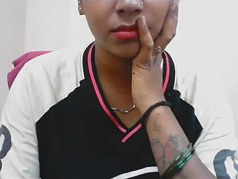 LovingPihu webcam