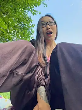 trytomakememoam (F young) - tease with my panties