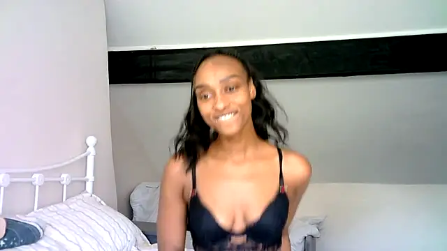 Hazel_Dollxx webcam