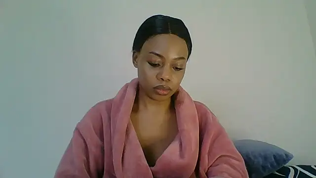 NAUGHTYSHALOTXX webcam