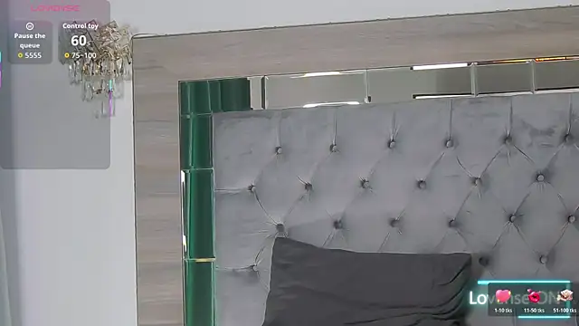 Lorehottie webcam