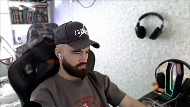 _Serious_Man webcam