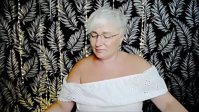 Olivia_playful webcam