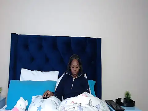 QUEENMANDYY webcam