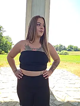 Luna_Lynn 🥎 live webcam