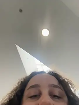 CurlyMaddie webcam