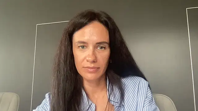 Omelvia live cam on StripChat