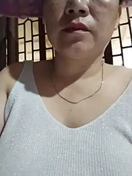 Lily_Trinh live cam on StripChat