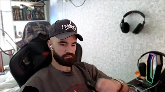 _Serious_Man webcam