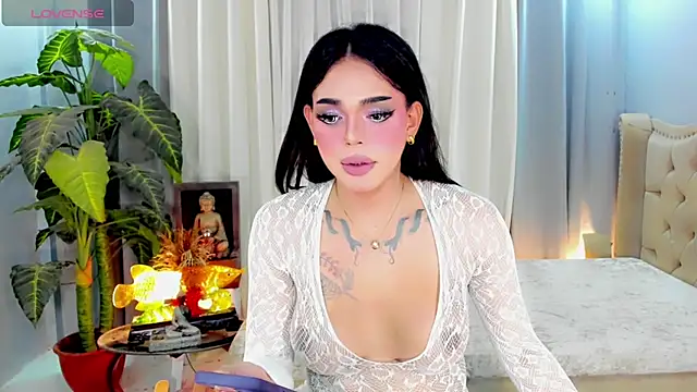 MochaliciousTransOnTop webcam