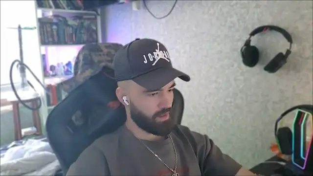_Serious_Man webcam