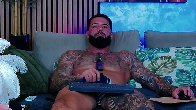 masterkingofmusclee live cam on StripChat