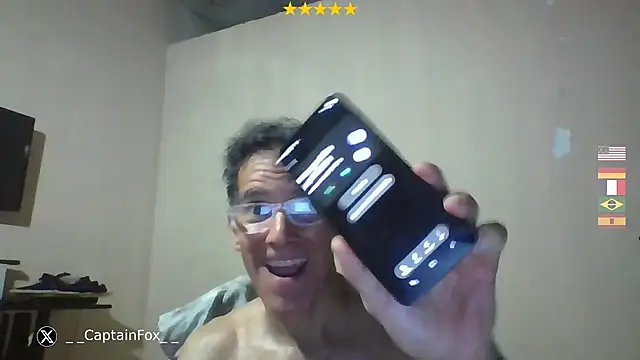 CaptainFox live cam on StripChat