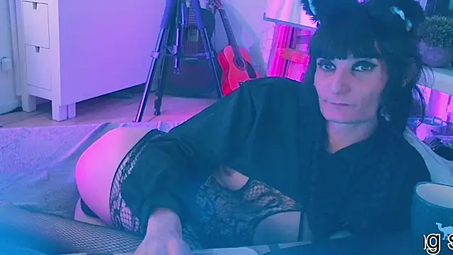 CeriseLapine live cam on StripChat