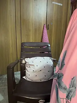 kiaraqueen7 live cam on StripChat