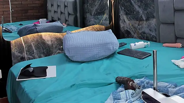 Couple_Gold69