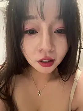 feifei_7788 (F milf) - 脱一件衣服