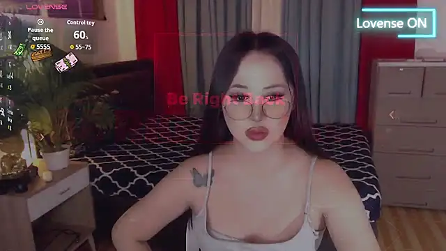 QueenCherryWhiteTs webcam