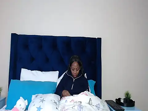 QUEENMANDYY webcam