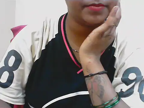 LovingPihu webcam