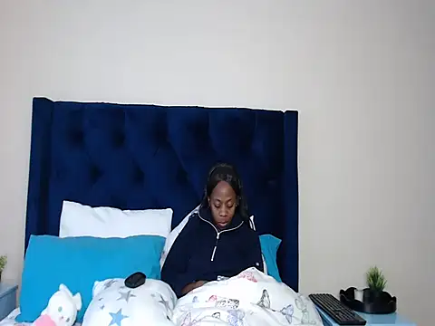 QUEENMANDYY webcam