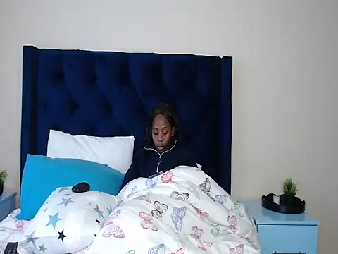 QUEENMANDYY webcam
